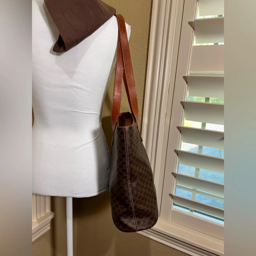 👜AUTHENTIC👜 Celine Macadam Vintage Monogram Tote with Gold Detail - Picture 11 of 16